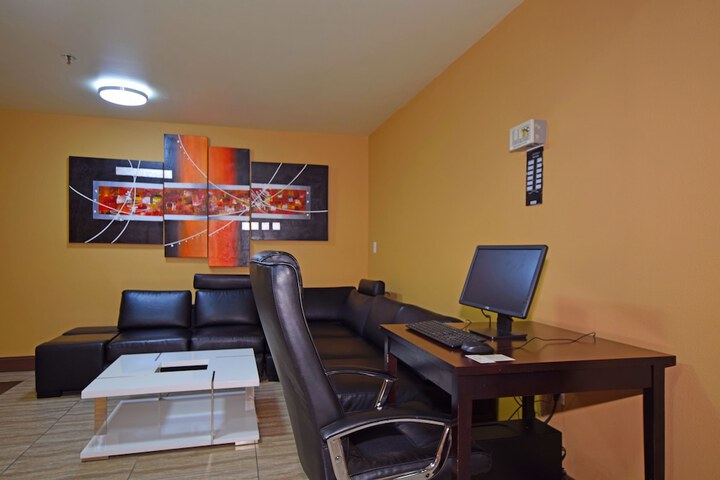 Business Center 48 of 49