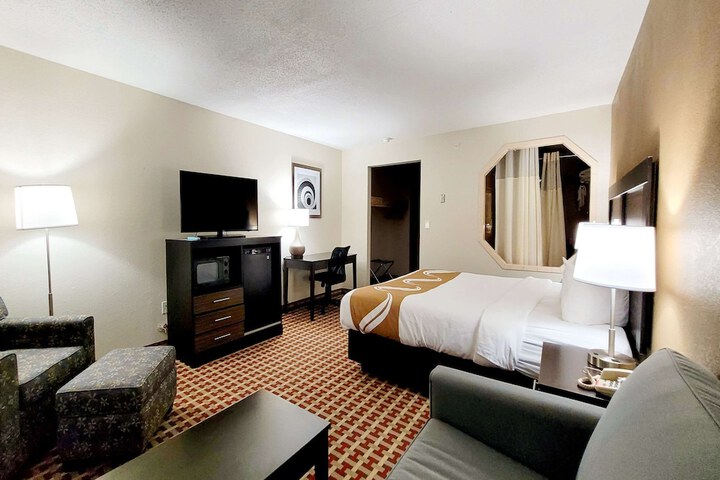 Room 28 of 39