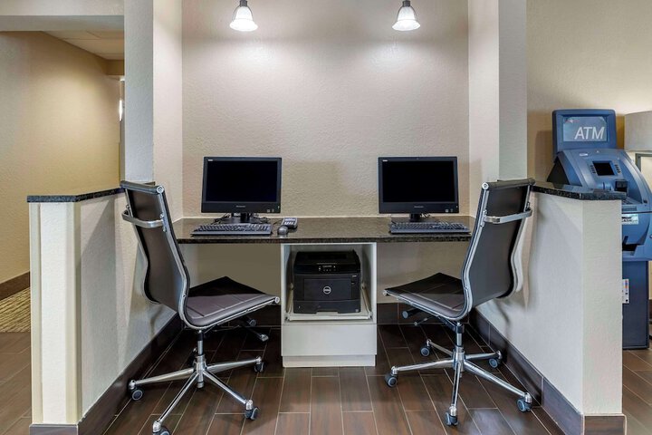 Business Center 41 of 43