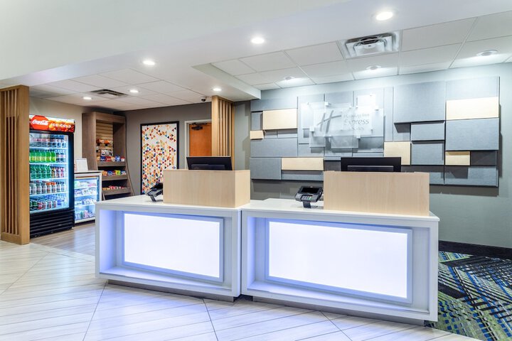 Holiday Inn Express & Suites Cedar Falls - Waterloo by IHG