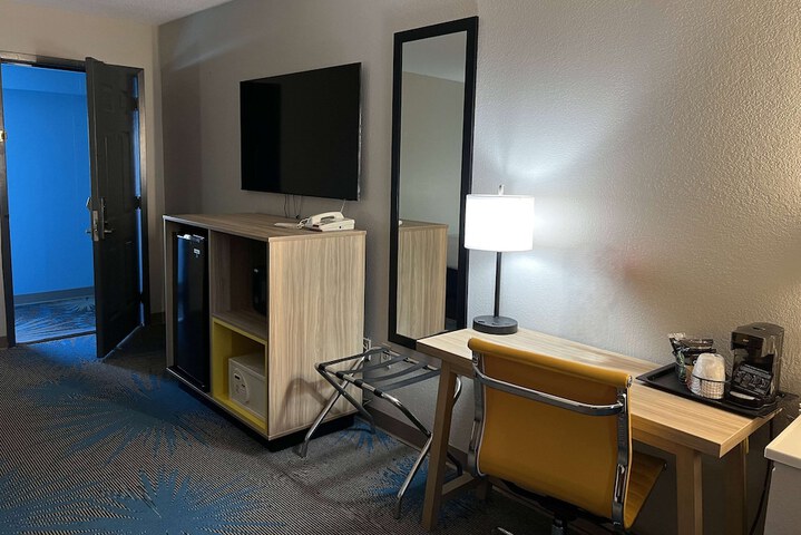 Room 26 of 34