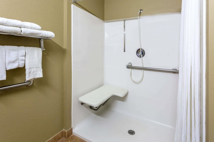 Room 6 of 15