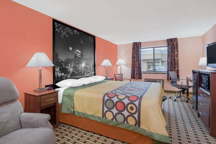 Room 9 of 16