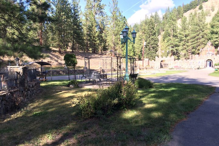 Rainbow Lake Castle Resort