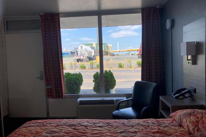 Mid Continent Inn