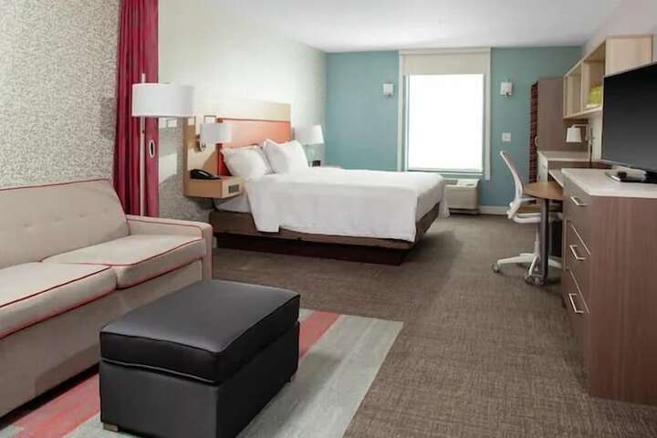 Room 6 of 8