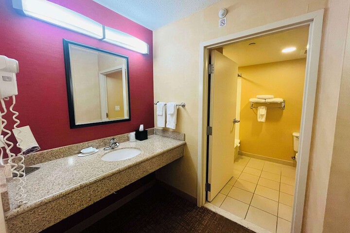 Room 25 of 46