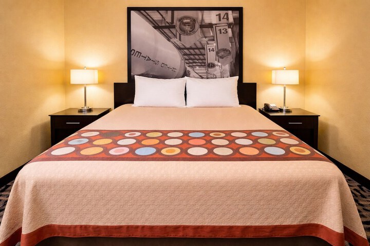 Super 8 by Wyndham Pasadena