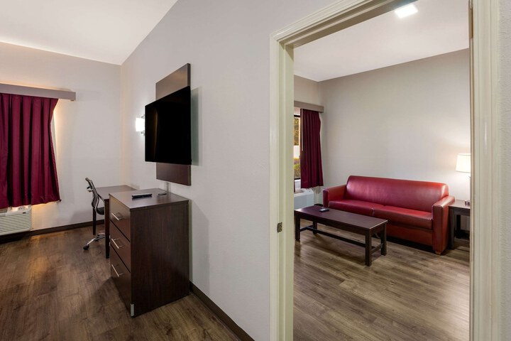Room 20 of 28