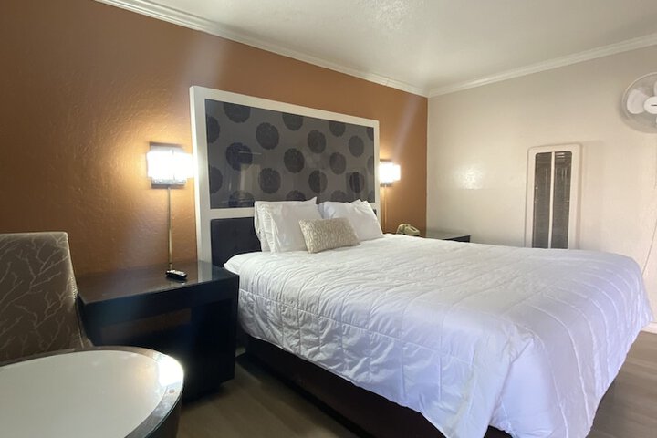 Room 33 of 71