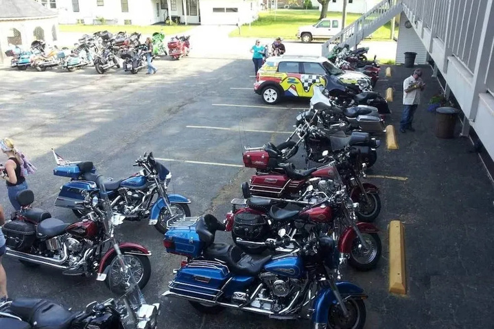 L & M Bikers Motel