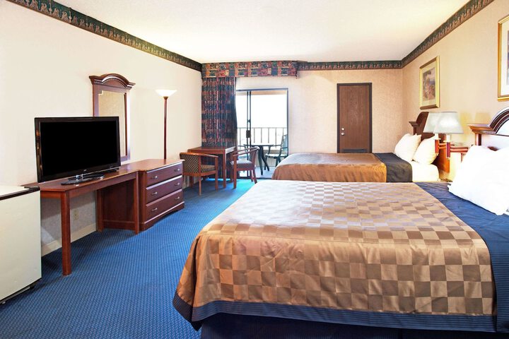 Room 15 of 19