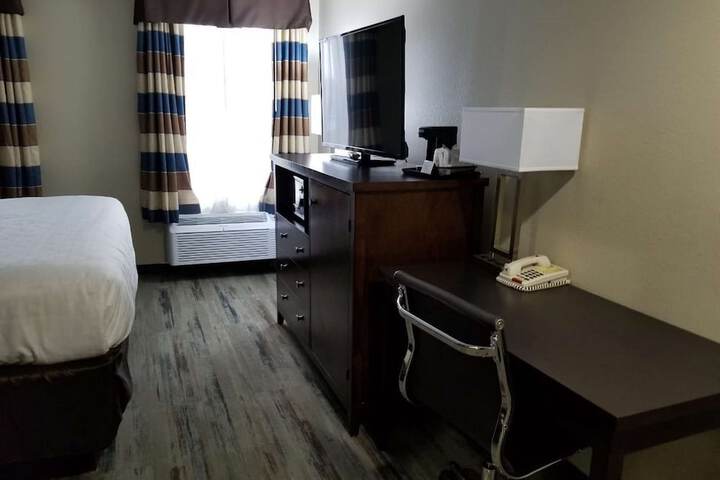 Room 10 of 16