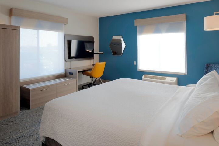 Holiday Inn Express Hotel & Suites Fort Atkinson by IHG