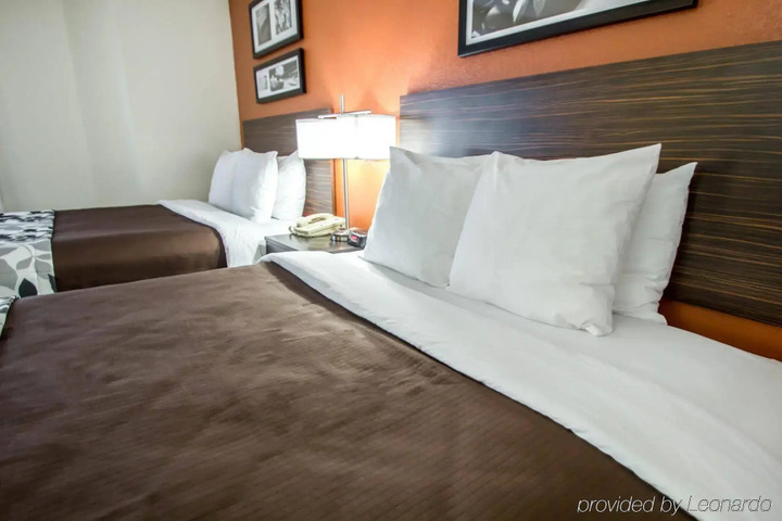 SLEEP INN & SUITES RIVERFRONT