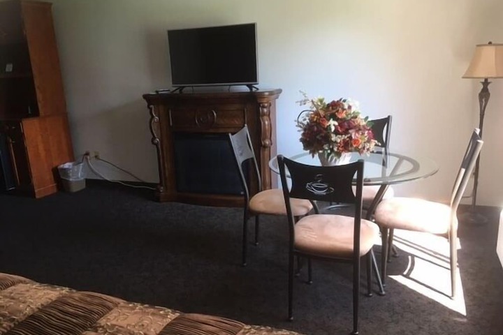 Shawano Four Seasons Hotel
