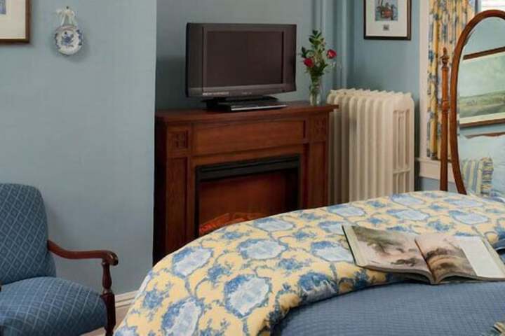 B. F. Hiestand House Bed & Breakfast