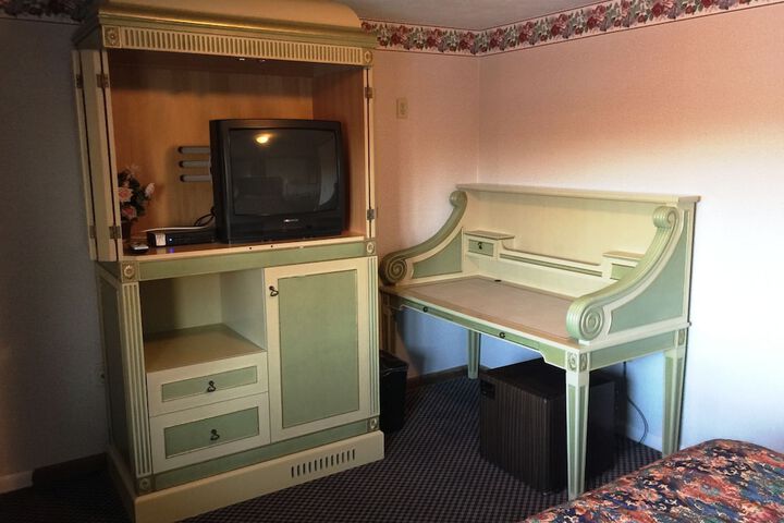 Room 17 of 24