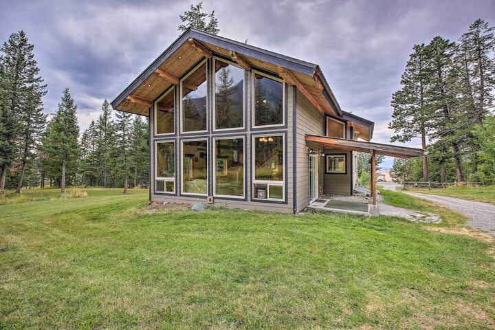 Private Deck & Mtn Views: Family Getaway in Eureka