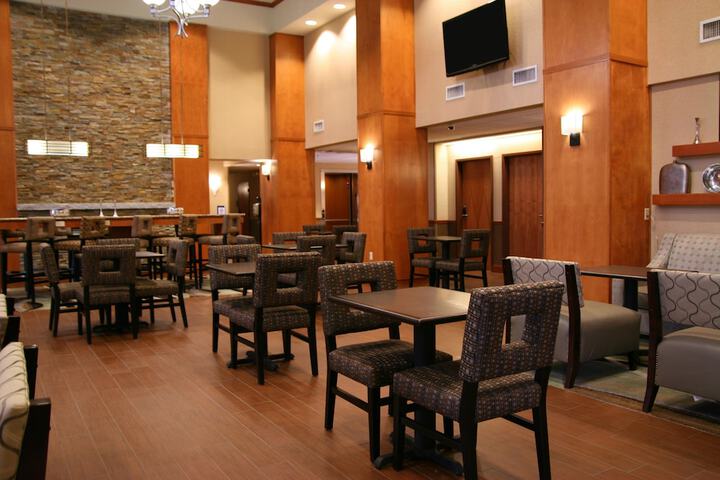 Hampton Inn & Suites Manchester-Bedford