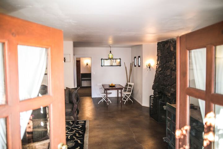 Room 52 of 253