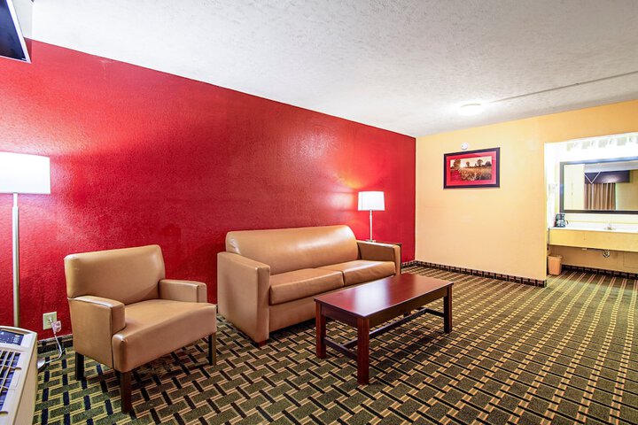 Red Roof Inn & Suites Greenwood SC