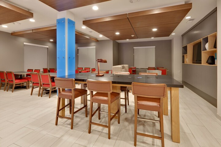 Holiday Inn Express Hotel & Suites Dallas - Duncanville by IHG