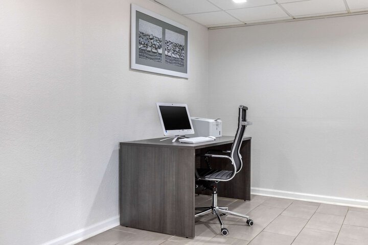 Business Center 34 of 35