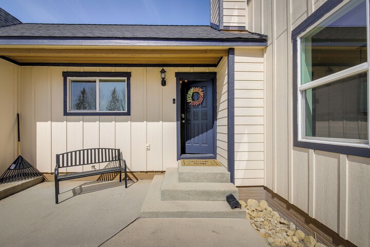 Pet-friendly Victor Home w / Fire Pit & Large Yard!