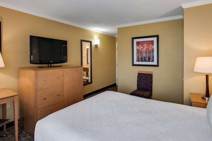 Best Western Plus Windjammer Inn & Conference Center