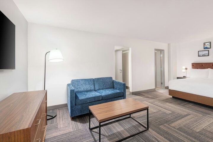 Room 18 of 33