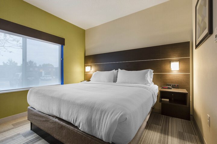 Room 32 of 59