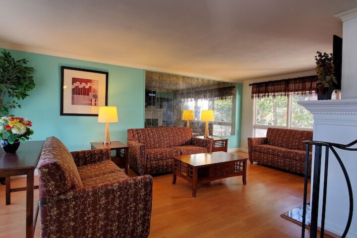 Pinebrook Motel