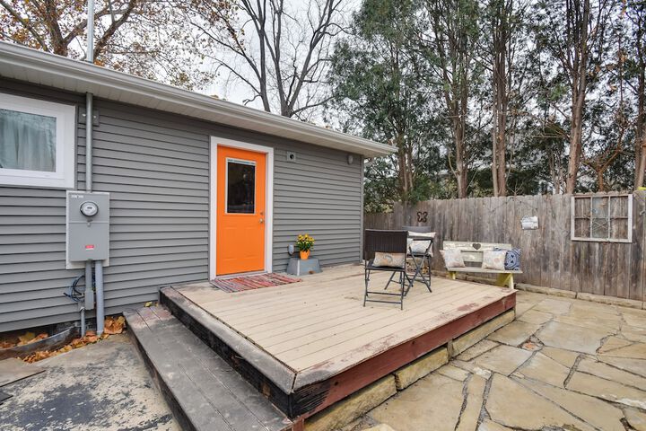 Eclectic Iowa City Cottage w / Fire Pit!