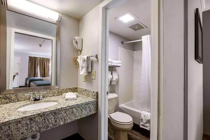 Room 13 of 21