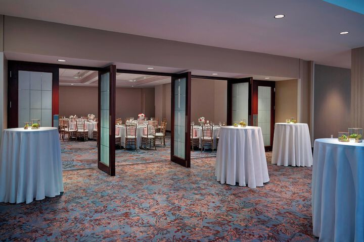 Ballroom/Hall 136 of 151