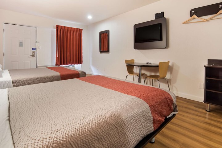 Room 9 of 27