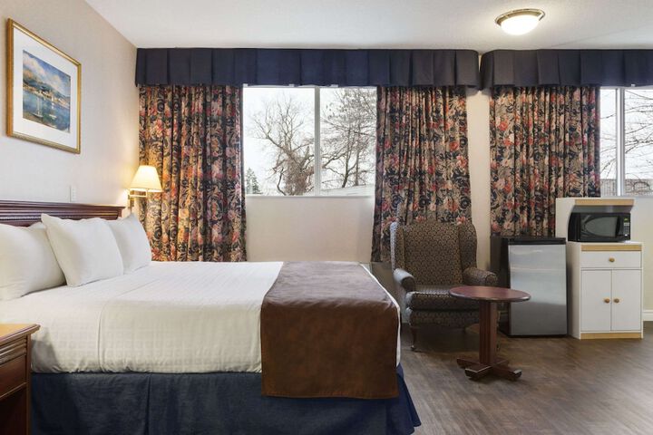 Room 9 of 26