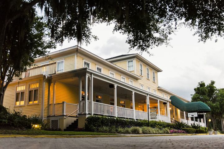 Lakeside Inn
