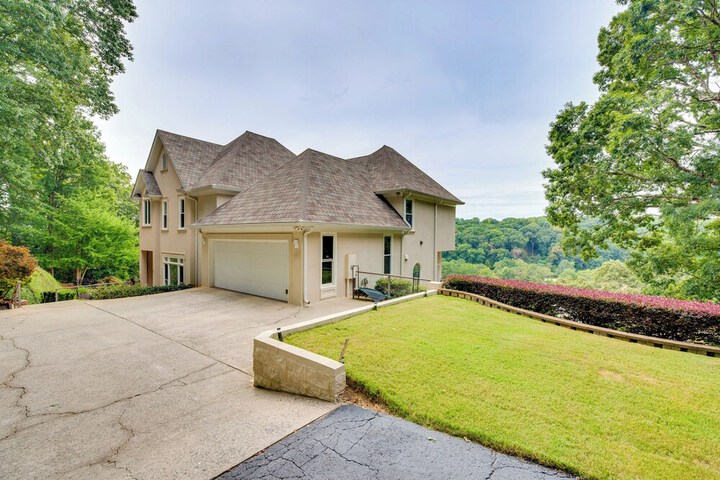 Modern Retreat w / River View in Roswell!