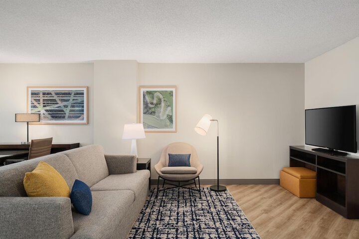 Embassy Suites by Hilton Seattle Tacoma International Airport