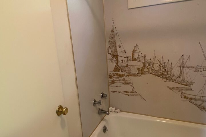 High Tide Inn