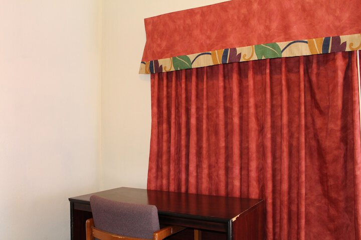 Room 5 of 11