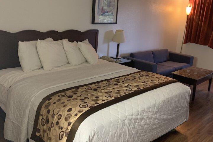 Room 64 of 71