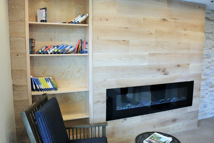 Country Inn & Suites by Radisson Monterey Beachfront-Marina, CA