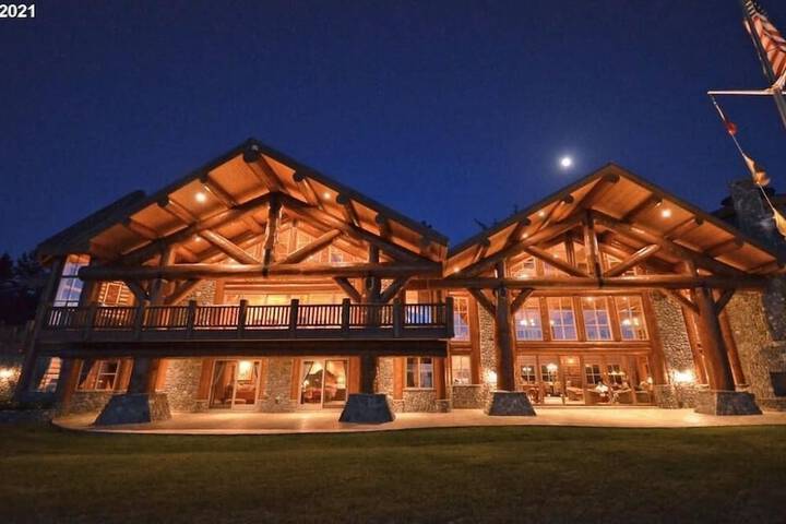 Lx28: Gold Beach Oceanfront Estate