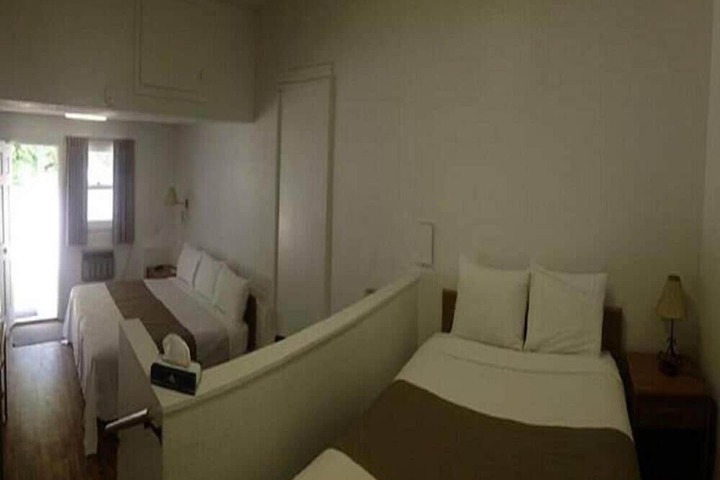 Room 23 of 66