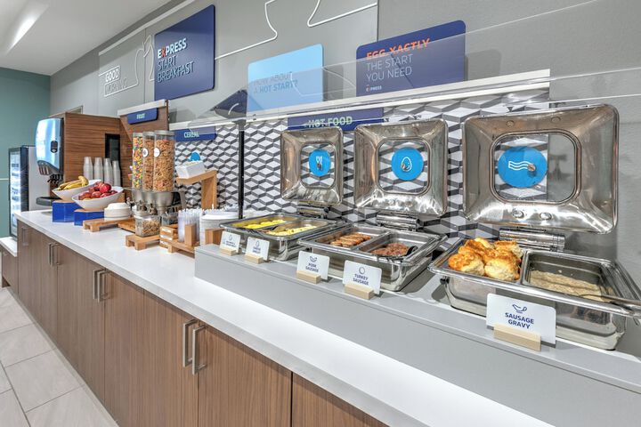 Holiday Inn Express Hotel & Suites Winnie by IHG