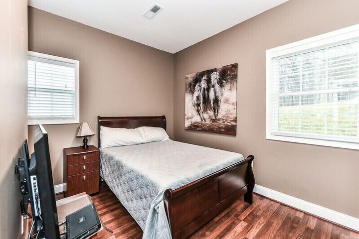 Room 53 of 102