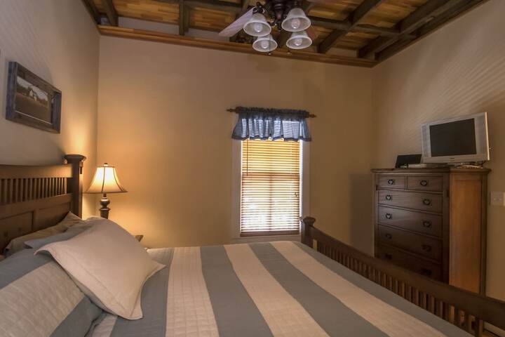 Calhoun House Inn & Suites